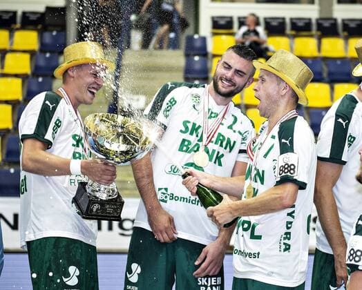Skjern jubler med guldmedaljer og pokal efter sejren i DM-finalen i herrehaandbold mellem Bjerringbro-Silkeborg og Skjern Haandbold i Jysk Arena Silkeborg, tirsdag 29. maj 2018.. , Silkeborg Jylland Denmark  Copyright: HenningxBagger HenningxBaggerx COP101 spdk20180529-215828-L