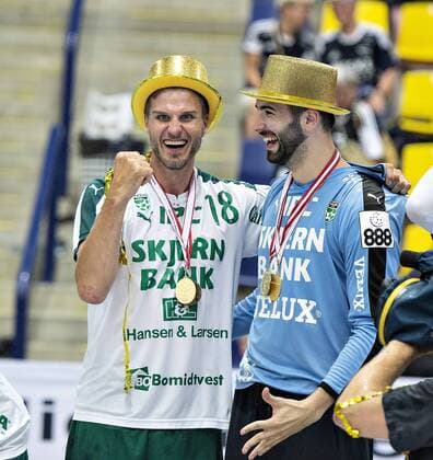 Skjerns spillere jubler med guldmedaljer og pokal efter sejren i DM-finalen i herrehaandbold mellem Bjerringbro-Silkeborg og Skjern Haandbold i Jysk Arena Silkeborg, tirsdag 29. maj 2018.. , Silkeborg Jylland Denmark  Copyright: HenningxBagger HenningxBaggerx COP101 spdk20180529-220610-L