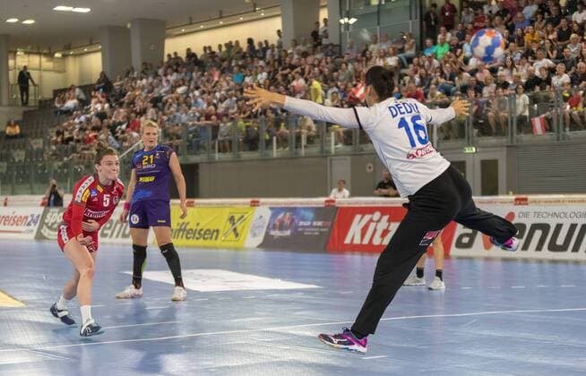 31 05 2018 Tyrolean Hydropower Arena Innsbruck AUT IHF EC Qualifying Women Austria vs. Romania in the picture v l Sonja Frey AUT and Denisa Stefania Dedu ROU during IHF Womens European Championship Qualification match between Austria and Romania at the Tyrolean Hydropower Arena in Innsbruck Austria on 2018 05 31 Innsbruck  EX_JAK