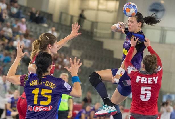 31 05 2018 Tyrolean Hydropower Arena Innsbruck AUT EHF EC Qualifying Women Austria vs. Romania in the picture from left Patricia Kovacs AUT Valentina Neli Ardean Elisei ROU Cristina Georgiana Neagu ROU and Sonja Frey AUT during EHF Womens European Championship Qualifying match between Austria and Romania at the Tyrolean Hydropower Arena in Innsbruck Austria on 2018 05 31 Innsbruck  EX_JAK
