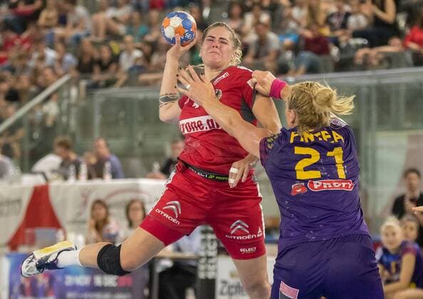 31 05 2018 Tyrolean Hydropower Arena Innsbruck AUT EHF EC Qualifying Women Austria vs. Romania in the picture v l Beate Scheffknecht AUT and Crina Elena Pintea ROU during EHF Womens European Championship Qualification match between Austria and Romania at the Tyrolean Hydropower Arena in Innsbruck Austria on 2018 05 31 Innsbruck  EX_JAK