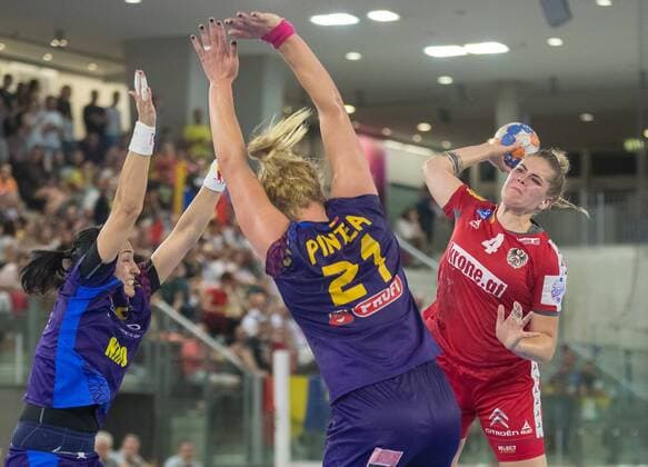 Cristina Georgiana Neagu ROU Crina Elena Pintea ROU and Beate Scheffknecht AUT during EHF Womens European Championship Qualifying match between Austria and Romania at the Tyrolean Hydropower Arena in Innsbruck Austria on 31.05.2017 Tyrolean Hydropower Arena Innsbruck AUT EHF EC qualification Women Austria vs Romania 2018 05 31 Innsbruck  EX_JAK