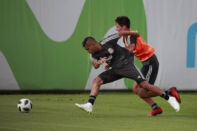 Mexican soocer players Jesús Corona (L) and Jürgen Damm (R) train at the High Performance Center in Mexico City, Mexico, on 1 June 2018, before the friendly match against Scotland at the Azteca stadium and where they will say goodbye to their fans and the list of 23 figures that will play the 2018 World Cup will be defined. Mexico says goodbye to their fans with a match against Scotland !ACHTUNG: NUR REDAKTIONELLE NUTZUNG!  Copyright: xJoséxMéndezx MEX01 20180602-636635070898812473