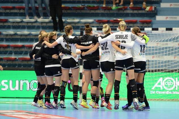 Cheering of the German Handball Ladies after the victory in the EC Qualifier for Turkey in Gummersbach EC Qualifying Women Germany vs Turkey 02 06 2018 EURO Qualifying Women Germany vs Turkey 02 06 2018 Copyright: xEIBNER JuergenxAugstx EP_JOGI