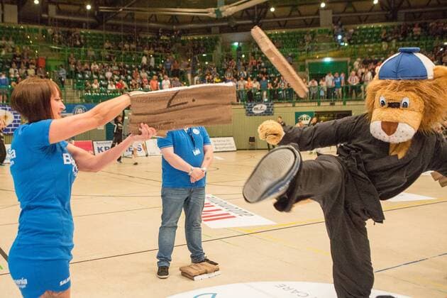 Bergi mascot Bergischer HC crushes before the game four signs saying no more 2 and league Bergischer HC vs HSC Coburg 2000 Handball 2 Handball Bundesliga 02 06 18 Wuppertal NRW Germany Uni Halle Copyright: xcdnx