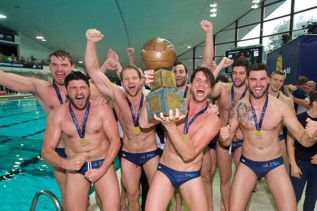 Themen der Woche - SPORT KW22 Bilder des Tages - SPORT Wasserball Hannover 02.06.2018 DWL 1. Bundesliga Saison 2017 2018 Playoffs Finale Spiel 5 Waspo 98 Hannover - Wasserfreunde Spandau 04 Hannover ist Deutscher Meister Jubel *** Water Polo Hannover 02 06 2018 DWL 1 Bundesliga Season 2017 2018 Playoffs Final Game 5 Waspo 98 Hannover Wasserfreunde Spandau 04 Hannover is German Champion Jubilation