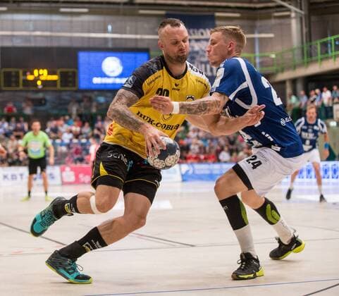 Florian Billek 20 HSC Coburg 2000 in a duel with Linus Arnesson 24 Bergischer HC Bergischer HC vs HSC Coburg 2000 Handball 2 Handball Bundesliga 02 06 18 Wuppertal NRW Germany Uni Halle Copyright: xcdnx