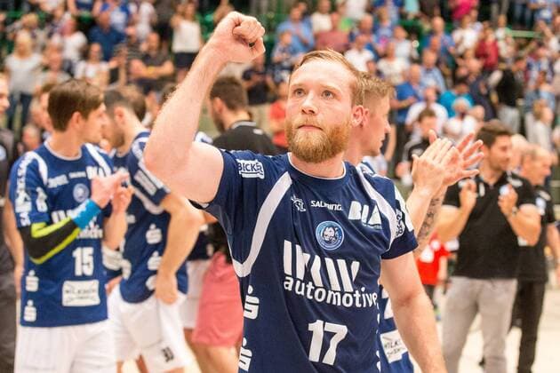 Farewell to Jan Artmann 17 Bergischer HC met with great applause from the audience Bergischer HC vs HSC Coburg 2000 Handball 2 Handball Bundesliga 02 06 18 Wuppertal NRW Germany Uni Halle Copyright: xcdnx