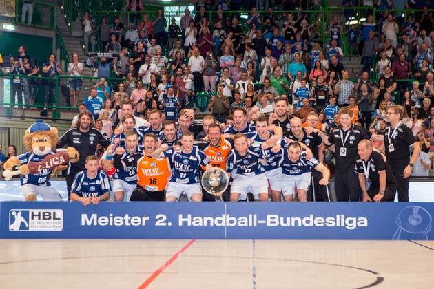 Masterfoto of the Master of the 2 Handball Bundesliga from left Sebastian Hinze Coach Bergischer HC Milan Kotrc 15 Bergischer HC Maciej Majdzinski 14 Bergischer HC Linus Arnesson 24 Bergischer HC Christopher Rudeck 16 TW Bergischer HC Tomas Babak 19 Bergischer HC Csaba Szücs 20 Bergischer HC Arnor Thor Gunnarsson 11 Bergischer HC Fabian Gutbrod 22 Bergischer HC Bastian Rutschmann 23 Bergischer HC Jan Artmann 17 Bergischer HC Maximilian Leon Bettin 2 Bergischer HC Leos Petrovsky 6 Bergisch HC Bogdan Andrei Criciotoiu 90 Bergischer HC Kristian Nippes 13 Bergischer HC and other Bergischer HC vs HSC Coburg 2000 Handball 2 Handball Bundesliga 02 06 18 Wuppertal NRW Germany Uni Halle Copyright: xcdnx