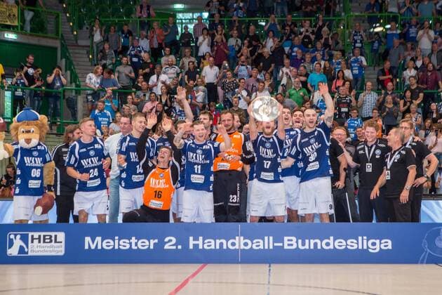 Masterfoto of the Master of the 2 Handball Bundesliga from left Sebastian Hinze Coach Bergischer HC Milan Kotrc 15 Bergischer HC Maciej Majdzinski 14 Bergischer HC Linus Arnesson 24 Bergischer HC Christopher Rudeck 16 TW Bergischer HC Tomas Babak 19 Bergischer HC Csaba Szücs 20 Bergischer HC Arnor Thor Gunnarsson 11 Bergischer HC Fabian Gutbrod 22 Bergischer HC Bastian Rutschmann 23 Bergischer HC Jan Artmann 17 Bergischer HC Maximilian Leon Bettin 2 Bergischer HC Leos Petrovsky 6 Bergisch HC Bogdan Andrei Criciotoiu 90 Bergischer HC Kristian Nippes 13 Bergischer HC and other Bergischer HC vs HSC Coburg 2000 Handball 2 Handball Bundesliga 02 06 18 Wuppertal NRW Germany Uni Halle Copyright: xcdnx