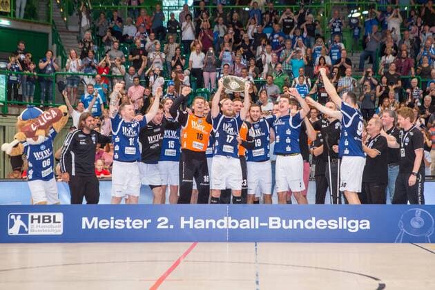 Masterfoto of the Master of the 2 Handball Bundesliga from left Sebastian Hinze Coach Bergischer HC Milan Kotrc 15 Bergischer HC Maciej Majdzinski 14 Bergischer HC Linus Arnesson 24 Bergischer HC Christopher Rudeck 16 TW Bergischer HC Tomas Babak 19 Bergischer HC Csaba Szücs 20 Bergischer HC Arnor Thor Gunnarsson 11 Bergischer HC Fabian Gutbrod 22 Bergischer HC Bastian Rutschmann 23 Bergischer HC Jan Artmann 17 Bergischer HC Maximilian Leon Bettin 2 Bergischer HC Leos Petrovsky 6 Bergisch HC Bogdan Andrei Criciotoiu 90 Bergischer HC Kristian Nippes 13 Bergischer HC and other Bergischer HC vs HSC Coburg 2000 Handball 2 Handball Bundesliga 02 06 18 Wuppertal NRW Germany Uni Halle Copyright: xcdnx