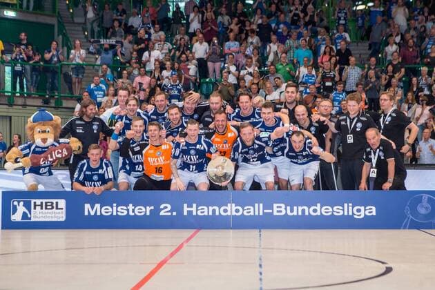 Masterfoto of the Master of the 2 Handball Bundesliga from left Sebastian Hinze Coach Bergischer HC Milan Kotrc 15 Bergischer HC Maciej Majdzinski 14 Bergischer HC Linus Arnesson 24 Bergischer HC Christopher Rudeck 16 TW Bergischer HC Tomas Babak 19 Bergischer HC Csaba Szücs 20 Bergischer HC Arnor Thor Gunnarsson 11 Bergischer HC Fabian Gutbrod 22 Bergischer HC Bastian Rutschmann 23 Bergischer HC Jan Artmann 17 Bergischer HC Maximilian Leon Bettin 2 Bergischer HC Leos Petrovsky 6 Bergisch HC Bogdan Andrei Criciotoiu 90 Bergischer HC Kristian Nippes 13 Bergischer HC and other Bergischer HC vs HSC Coburg 2000 Handball 2 Handball Bundesliga 02 06 18 Wuppertal NRW Germany Uni Halle Copyright: xcdnx