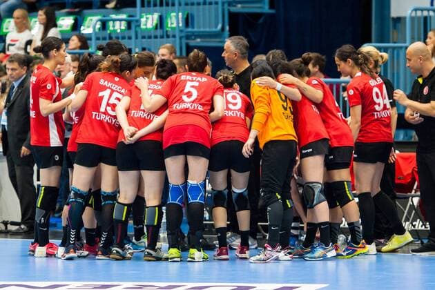 The players of the Turkish national team swear Germany vs Turkey Handball EC Qualification Women 02 06 18 Gummersbach NRW Germany Schwalbe Arena Copyright: xcdn_nszx