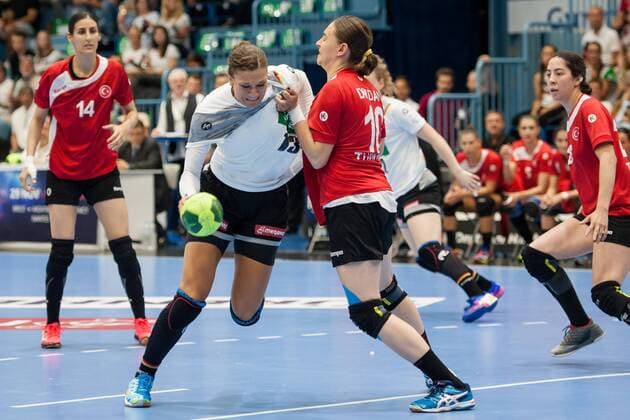 Hard fight between Julia Behnke No 13 Germany and Burcu Dindar Nr 10 Turkey In the background Nurceren Akgün Göktepe Nr 14 Turkey Germany vs Turkey Handball European Championship Qualification Women 02 06 18 Gummersbach NRW Germany Schwalbe Arena Copyright: xcdn_nszx