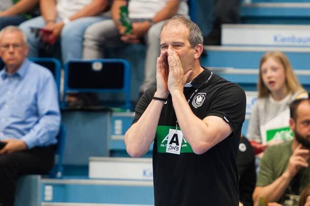 Henk Groener coach Germany calls his team instructions to Germany vs Turkey Handball EC Qualification Women 02 06 18 Gummersbach NRW Germany Schwalbe Arena Copyright: xcdn_nszx