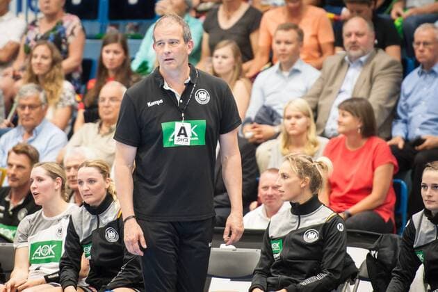Henk Groener Germany coach Germany watched the action on the field Germany vs Turkey Handball EC Qualification Women 02 06 18 Gummersbach NRW Germany Schwalbe Arena Copyright: xcdn_nszx