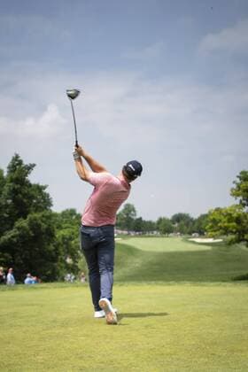 DUBLIN, OH - JUNE 02: Grayson Murray on the plays his shot from the tenth tee during the third round of the Memorial Tournament at Muirfield Village Golf Club in Dublin, Ohio on June 02, 2018. (Photo by Shelley Lipton Icon Sportswire) GOLF: JUN 02 PGA Golf Herren - the Memorial Tournament Icon18060234 EDITORIAL USE ONLY