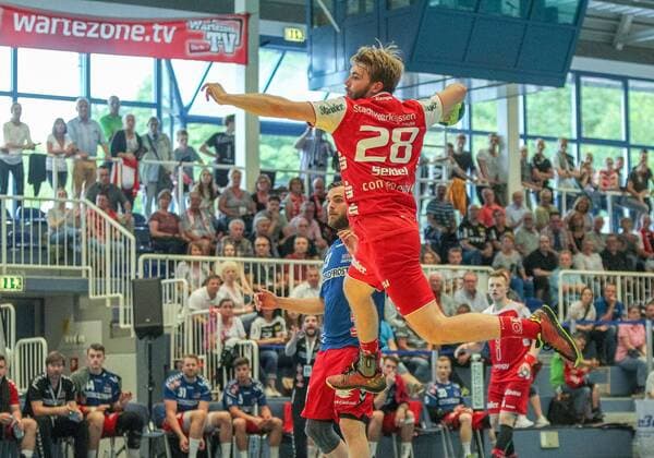 Malte Seidel Essen 28 jumps into the circle and throws on the goal at the game TUSEM Essen vs Wilhelmshavener HV Handball 2 Bundesliga 02 06 2018 TUSEM Essen vs Wilhelmshavener HV Handball 2 Bundesliga 02 06 2018 Essen Copyright: xEIBNER MarioxHommesx EP_MHS