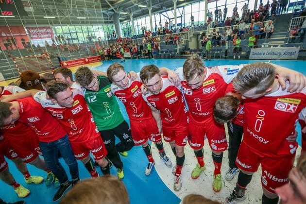 The players of TUSEM Essen celebrate at the game TUSEM Essen vs Wilhelmshavener HV Handball 2 Bundesliga 02 06 2018 TUSEM Essen vs Wilhelmshavener HV Handball 2 Bundesliga 02 06 2018 Essen Copyright: xEIBNER MarioxHommesx EP_MHS