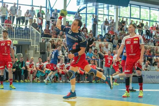 Duncan Postel Wilhelmshaven 13 throws at the goal after playing Tim Zechel Essen 96 at the match TUSEM Essen vs Wilhelmshavener HV Handball 2 Bundesliga 02 06 2018 TUSEM Essen vs Wilhelmshavener HV Handball 2 Bundesliga 02 06 2018 Essen Copyright: xEIBNER MarioxHommesx EP_MHS