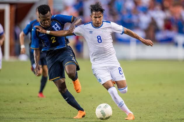 Fußball, Länderspiel, Honduras - El Salvador June 2, 2018: El Salvador midfielder Dennis Torres (8) controls the ball in front of Honduras defender Felix Crisanto (2) during an international soccer friendly match between Honduras and El Salvador at BBVA Compass Stadium in Houston, TX. El Salvador won the game 1 to 0... CSM Soccer 2018: Honduras vs El Salvador JUN 2 - ZUMAc04_ 20180602_zaf_c04_068 Copyright: xTraskxSmithx