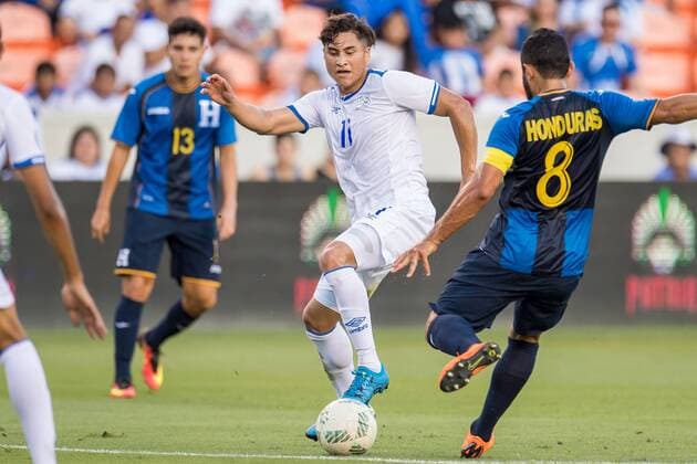Fußball, Länderspiel, Honduras - El Salvador June 2, 2018: El Salvador forward Dustin Corea (11) fights for the ball during an international soccer friendly match between Honduras and El Salvador at BBVA Compass Stadium in Houston, TX. El Salvador won the game 1 to 0... CSM Soccer 2018: Honduras vs El Salvador JUN 2 - ZUMAc04_ 20180602_zaf_c04_069 Copyright: xTraskxSmithx
