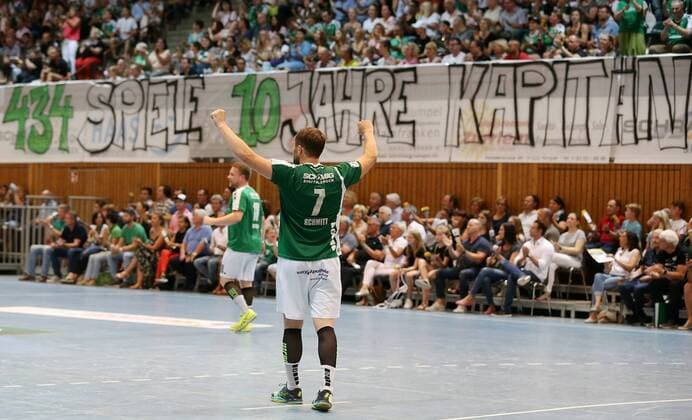Stefan Schmitt DJK Rimpar Wölfe cheers DKB 2 Handball Bundesliga DJK Rimpar Wolves Eintracht Hildesheim xfsx