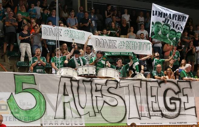 v li Rimparer Fans Mood Fankurve DKB 2 Handball Bundesliga DJK Rimpar Wolves Eintracht Hildesheim xfsx