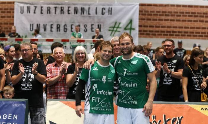 Sebastian Kraus DJK Rimpar Wolves Stefan Schmitt DJK Rimpar Wölfe thanks the fans Thanks DKB 2 Handball Bundesliga DJK Rimpar Wolves Eintracht Hildesheim xfsx