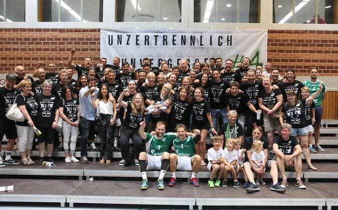 Sebastian Kraus DJK Rimpar Wolves Stefan Schmitt DJK Rimpar Wölfe thanks the fans Thanks DKB 2 Handball Bundesliga DJK Rimpar Wolves Eintracht Hildesheim xfsx