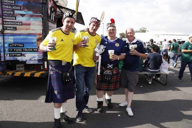 June 2 2018 EUM20180602DEP19 JPG MEXICO CITY SoccerFutbol Seleccion Amateurs outside the Estadio Azteca to watch the game on this Saturday, June 2, 2018 between the Mexican National Team and its Scottish counterpart Mexican farewell party for the World Cup Russia 2018 Photo Agency UNIVERSALAgustin SalinasMAR Latin News June 2 2018  - ZUMAu78_ 20180602_zaf_u78_588 Copyright: xElxUniversalx
