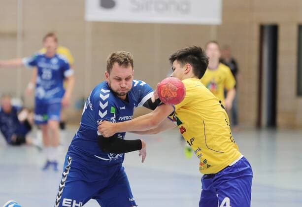 2 Handball Bundesliga HSG Konstanz Dessau Rosslauer HV 06 31 26 Left TOMAS PAVLICEK DES v Patrick Folz KON 2 Handball Bundesliga HSG Konstanz Dessau Rosslauer HV 06 Konstanz Copyright: xEIBNER PeterxPisax EP_EER