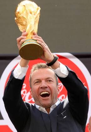 Themen der Woche - SPORT KW22 Bilder des Tages - SPORT MOSCOW, RUSSIA - JUNE 3, 2018: German retired footballer Lothar Matthaus attends a ceremony to welcome the 2018 FIFA World Cup WM Weltmeisterschaft Fussball trophy in Moscow s Manege Square. Sergei Bobylev TASS  TS082635