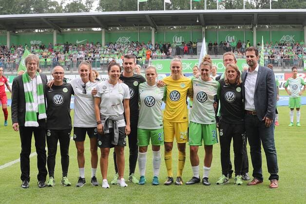 Farewell to the players by Managing Director Tim Schumacher and Lord Mayor Klaus Mohrs and sporting director Ralf Kellermann