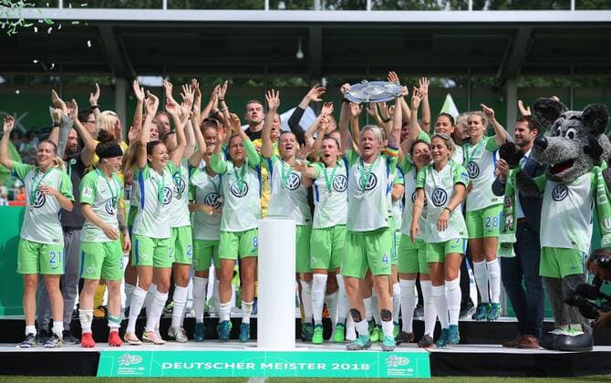 Wolfsburg vs Cologne 1 BL Women Wolfsburg Germany 03 06 2018 FOOTBALL VfL Wolfsburg vs 1 FC Köln 1 Allianz Bundesliga season 2017 18 Picture shows Meisterschale 2018 Handover Meisterjubel Wolfsburg