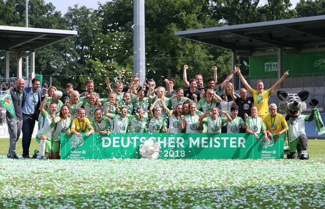 Wolfsburg vs Cologne 1 BL Women Wolfsburg Germany 03 06 2018 FOOTBALL VfL Wolfsburg vs 1 FC Köln 1 Allianz Bundesliga season 2017 18 Picture shows Meisterschale 2018 Handover Meisterjubel Wolfsburg