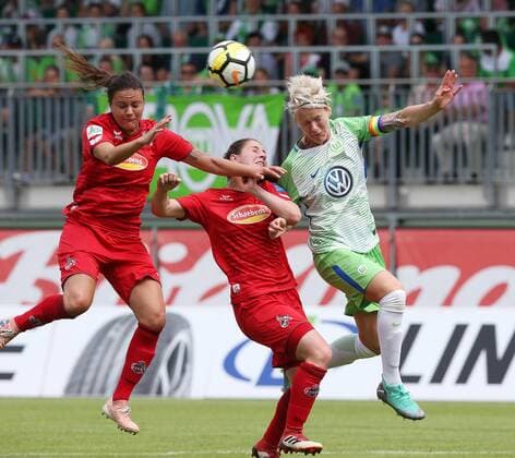 middle Amber Hearn 1 FC Koeln Nilla Fischer VfL Wolfsburg
