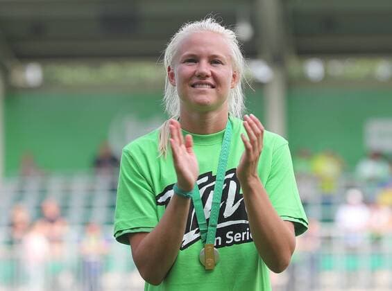 Joy at Pernille Harder VfL Wolfsburg