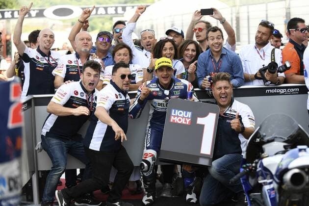 IPP20180603 Motorsports: Moto3 World Championship WM Weltmeisterschaft GP of Italy, Jorge Martin esulta dopo aver vinto la corsa con il suo team (Verwendung nur in Deutschland - GERMANY ONLY) *** IPG20180603 Motorsports Moto3 World Championship GP of Italy Jorge Martin uses only in Germany GERMANY ONLY 