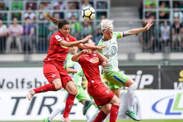Amber Hearn 1 FC Köln 10 Kristina Hild 1 FC Köln 27 Nilla Fischer Wolfsburg 4 Dreikampf Duel duel tackle tackling Dynamics Action Action Header header Action Action Soccer Allianz Women Bundesliga VfL Wolfsburg 1 FC Köln xmhx
