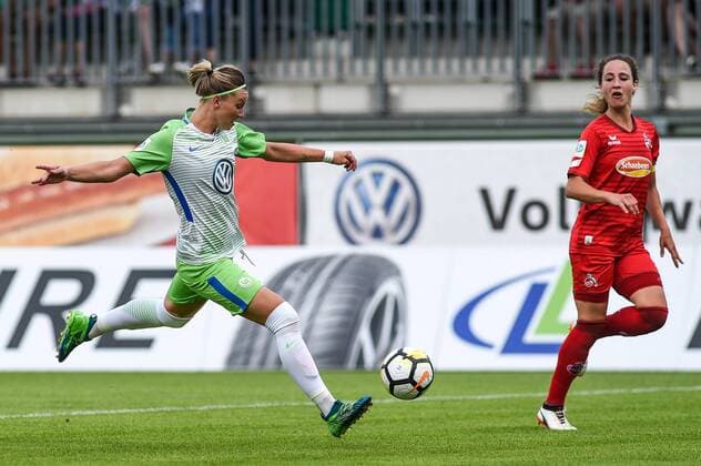 Alexandra Popp Wolfsburg 11 at the shot action Action Match scene Soccer Allianz Women Bundesliga VfL Wolfsburg 1 FC Köln xmhx