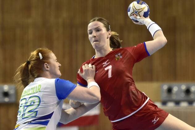 From left Slovenian LINA KRHLIKAR and Czech HELENA RYSANKOVA in action during the final game Czech Republic vs. Slovenia in Group 5 of the women s European handball championship in Most, Czech Republic, June 3, 2018. (CTKxPhoto OndrejxHajek) CTKPhotoP201806030488401  _HAJ9885