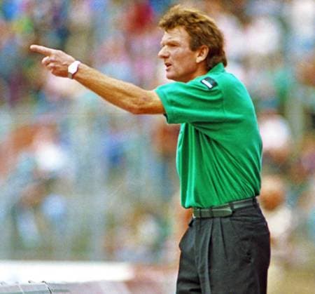 From 2 BL season 1995 96 Hannover 96 against the FSV Zwickau 1 1 on 10 09 1995 In photo Han96 trainer Egon Coordes