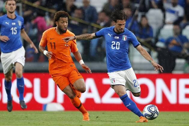 (l-r) Tonny Vilhena of Holland, Simone Verdi of Italy during the International Friendly Länderspiel match between Italy and The Netherlands at Allianz Stadium on June 04, 2018 in Turin, Italy International friendly match 2017 2018 xVIxVIxImagesx xMauricexvanxSteenxIVx 11130833