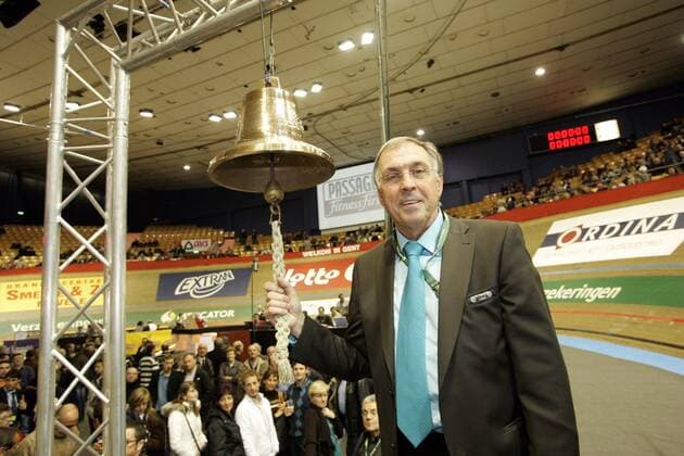 - GENT, BELGIUM: Patrick Sercu rings the bell to give the start of the 6 days of Gent indoor cycling event, Tuesday 21 November 2006 in t Kuipke in Gent. -AFP JOHNxTHYS  x5550651x