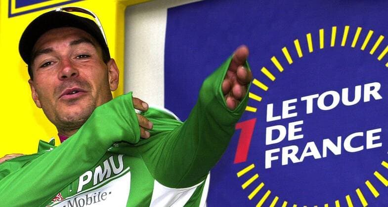 BRU96 - - SERAING, BELGIUM : The 2000 Tour de France best sprinter German Erik Zabel of the Deutsche Telekom team dresses up with Green Jersey of best sprinter after winning the sprint of the 3rd stage of the 88th Tour de France in Seraing 10 July 2001. French Emmanuel Magnien places second. Zabel won his second stage of the Tour de France 2001 and Australian Stuart O Grady of the Credit Agricole team takes the yellow jersey. BENOITxDOPPAGNE  x670111x