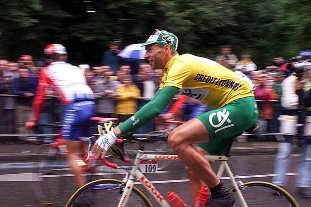 NO MAGS-NO SALES-NO INTERNET BRU106 - - COLMAR, FRANCE : German Yellow Jersey Jens Voigt of the team Credit Agricole arrives for the start of the 8th leg of the 88th Tour de France, Sunday 15 July 2001, between Colmar and Pontarlier. MICHELxGOUVERNEUR  x673906x