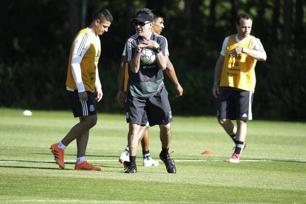 Fußball, Training Nationalteam Mexiko June 5, 2018 - EUM20180605DEP25.JPG.COPENHAGUE, Dinamarca, Soccer-Futbol-Seleccion Mexicana.- 5 de junio 2018.- Aspecto del entrenamiento de la Seleccion Mexicana de cara a su partido ante su similar de Dinamarca a disputarse el proximo sabado. En la imagen, El tecnico Juan Carlos Osorio. Foto: Agencia EL UNIVERSAL Luis Cortes RCC. Latin News: June 5, 2018  - ZUMAu78_ 20180605_zaf_u78_564 Copyright: xLuisxCortesx