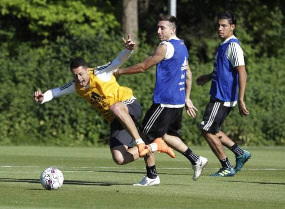 Fußball, Training Nationalteam Mexiko June 5, 2018 - EUM20180605DEP26.JPG.COPENHAGUE, Dinamarca, Soccer-Futbol-Seleccion Mexicana.- 5 de junio 2018.- Aspecto del entrenamiento de la Seleccion Mexicana de cara a su partido ante su similar de Dinamarca a disputarse el proximo sabado. En la imagen, Javier Hernandez y Hector Herrera. Foto: Agencia EL UNIVERSAL Luis Cortes RCC. Latin News: June 5, 2018  - ZUMAu78_ 20180605_zaf_u78_565 Copyright: xLuisxCortesx