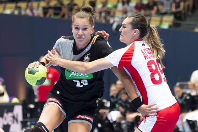 GER Handball Laenderpiel Women Germany vs Poland 06 06 2018 Olympiahalle Muenchen GER Handball Laenderpiel Women Germany vs Poland pictured Maike Schirmer Germany 20 in the fight with KINGA ACHRUK Poland 89 nordphotox xStraubmeier nph00004